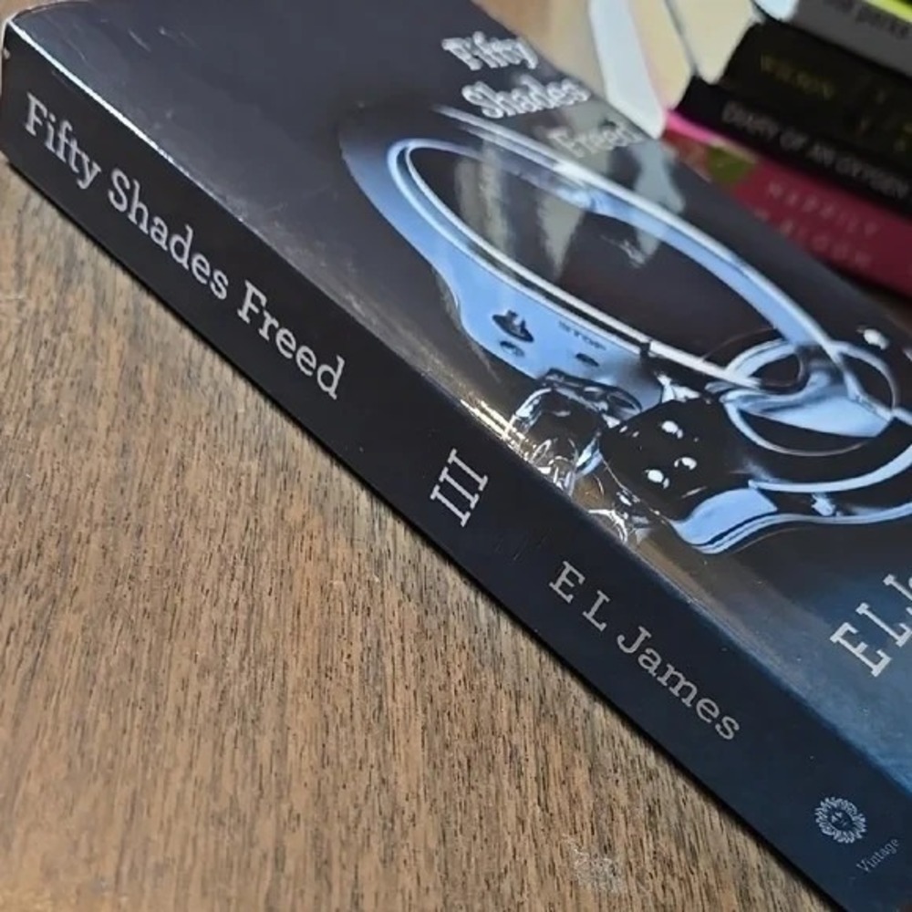 Fifty Shades Freed Book (50 Shades Trilogy) by E.L. James - Paperback - Picture 6 of 6